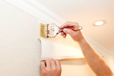 Pose de papier peint à Briastre — revêtements muraux et toiles de verre